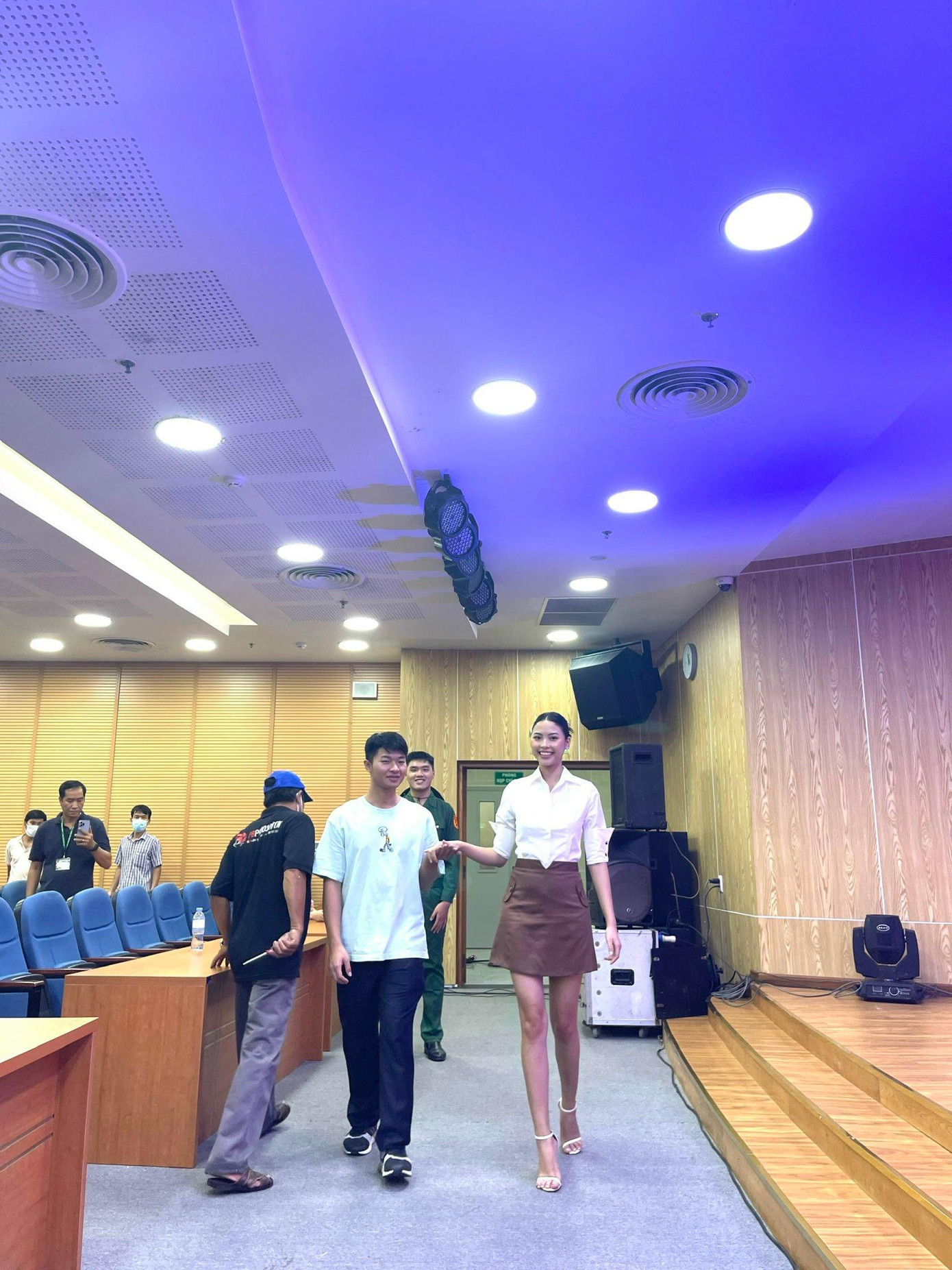 Trước khi Hội thi diễn ra, người đẹp Đào Thị Hà (Top 5 Hoa hậu Việt Nam 2016) đã hướng dẫn catwalk cho các thí sinh tham gia Hội thi. Trước khi Hội thi diễn ra, người đẹp Đào Thị Hà (Top 5 Hoa hậu Việt Nam 2016) đã hướng dẫn catwalk cho các thí sinh tham gia Hội thi.