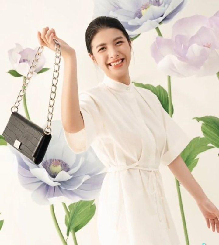 Hoàng Diệu hiện nay còn kiêm thêm công việc người mẫu ảnh. Hoàng Diệu hiện nay còn kiêm thêm công việc người mẫu ảnh.