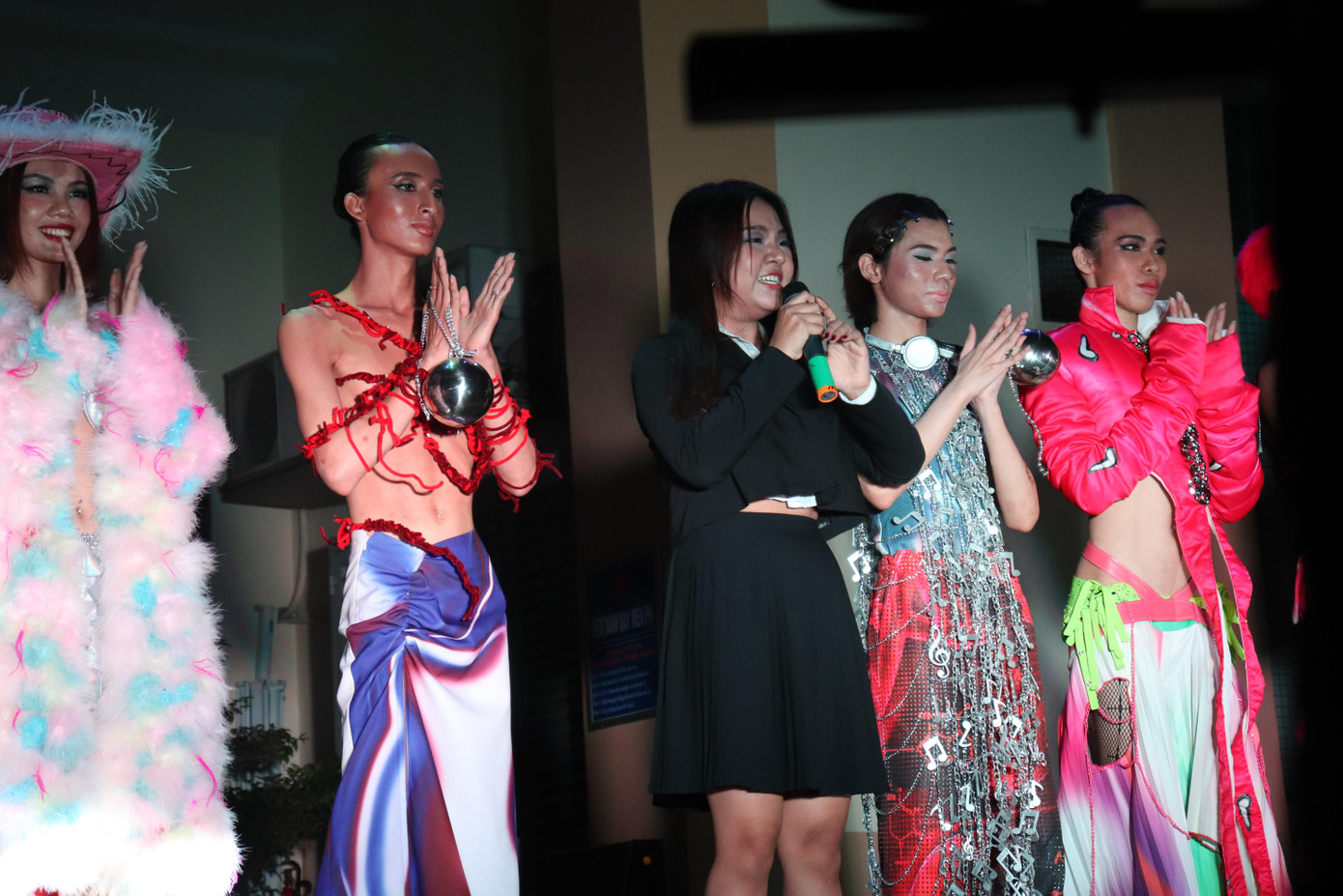 Những mẫu thiết kế ấn tượng trong ‘Thể đa fashion show’. Những mẫu thiết kế ấn tượng trong ‘Thể đa fashion show’.