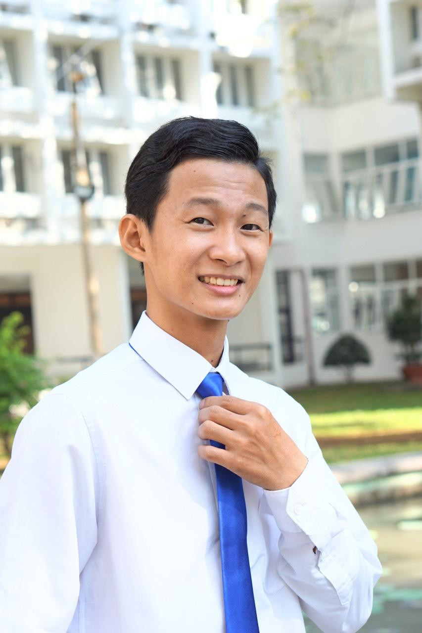 Lê Thanh Truyền luôn lạc quan trong cuộc sống và nỗ lực vươn lên trong học tập và công việc. Lê Thanh Truyền luôn lạc quan trong cuộc sống và nỗ lực vươn lên trong học tập và công việc.