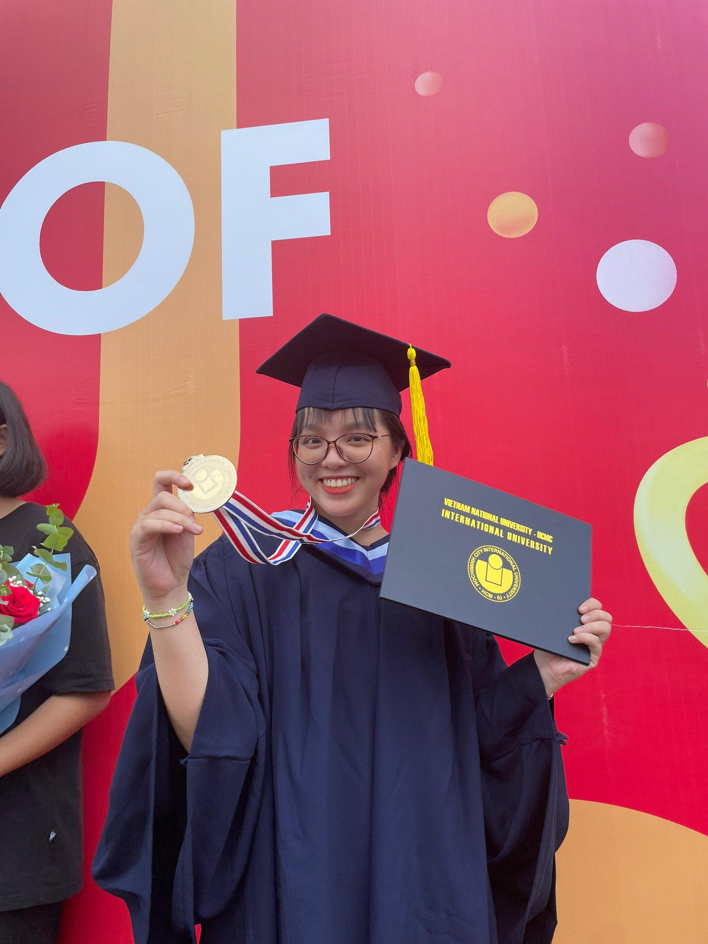 Thảo Uyên vừa tốt nghiệp với số điểm 90.7/100 và trở thành thủ khoa đầu ra khối ngành kinh tế trường ĐH Quốc tế (ĐHQG TP. HCM) (Ảnh: NVCC)