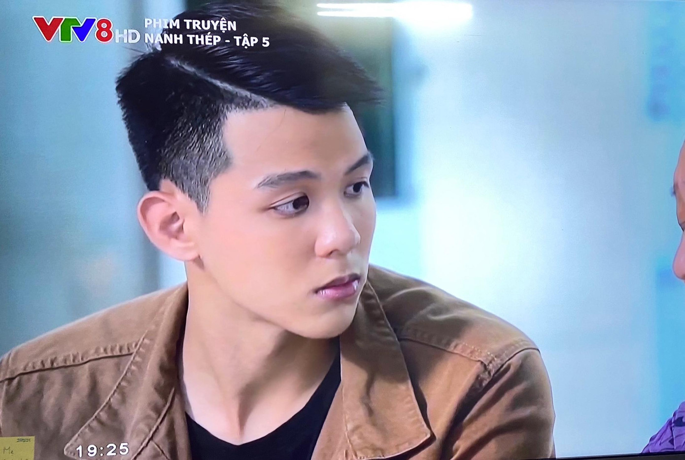 Hoàng Nghĩa vào vai Chánh Trực trong bộ phim Nanh thép.