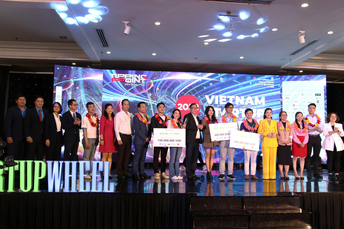 Ba dự án thuộc Top 3 cuộc thi khởi nghiệp 'Startup Wheel 2022' nhận giải. Ba dự án thuộc Top 3 cuộc thi khởi nghiệp 'Startup Wheel 2022' nhận giải.