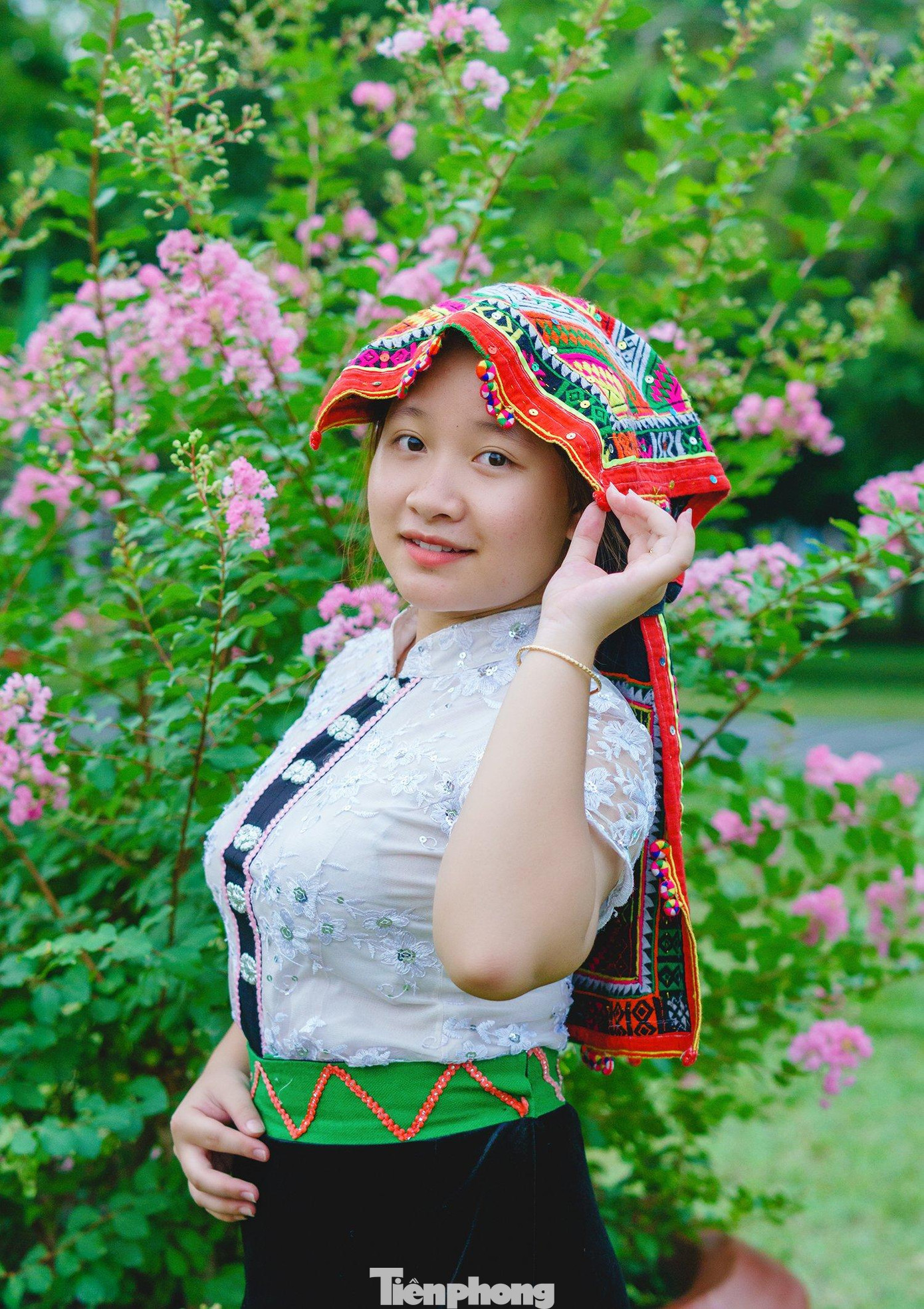 Quê gốc của Trang ở vùng Pù Luông – Thanh Hóa, nơi có đông đồng bào dân tộc Thái sinh sống. Tuy lớn lên tại Tây Ninh nhưng Trang yêu thích và luôn muốn tìm về truyền thống văn hóa của dân tộc mình. “Hàng năm mình đều được gia đình cho về quê Thanh Hóa chơi thăm họ hàng. Mình mê mẩn với những nét văn hóa của dân tộc Thái mình. Gần đây “Nghệ thuật Xòe Thái” được vào danh sách Di sản văn hóa phi vật thể đại diện của nhân loại, mình càng cảm thấy tự hào”, Trang bày tỏ.