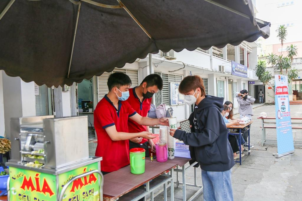 Chương trình còn hướng đến việc tuyên truyền bảo vệ môi trường. Chương trình còn hướng đến việc tuyên truyền bảo vệ môi trường.