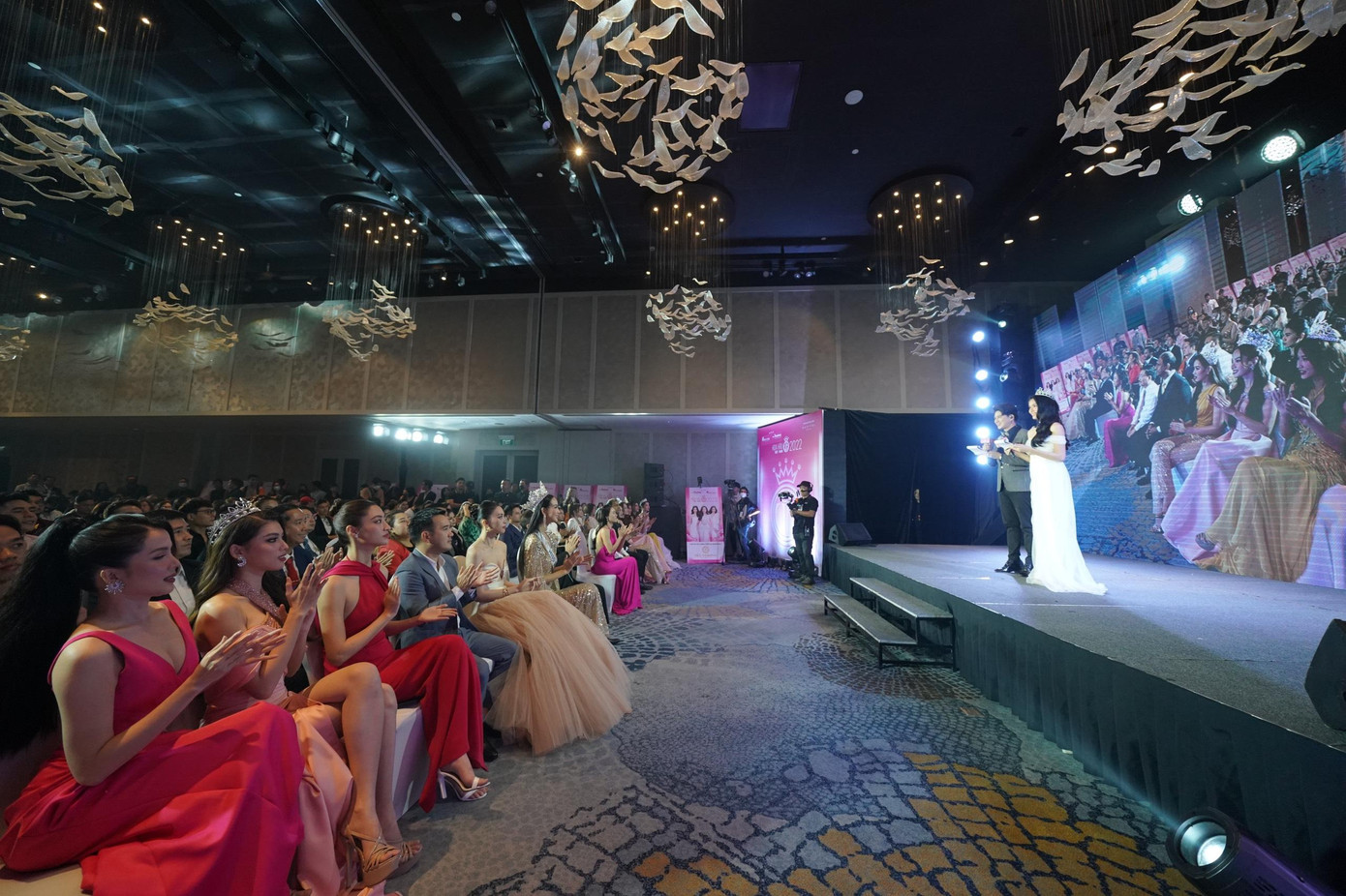 Quang cảnh của buổi họp báo. Quang cảnh của buổi họp báo.