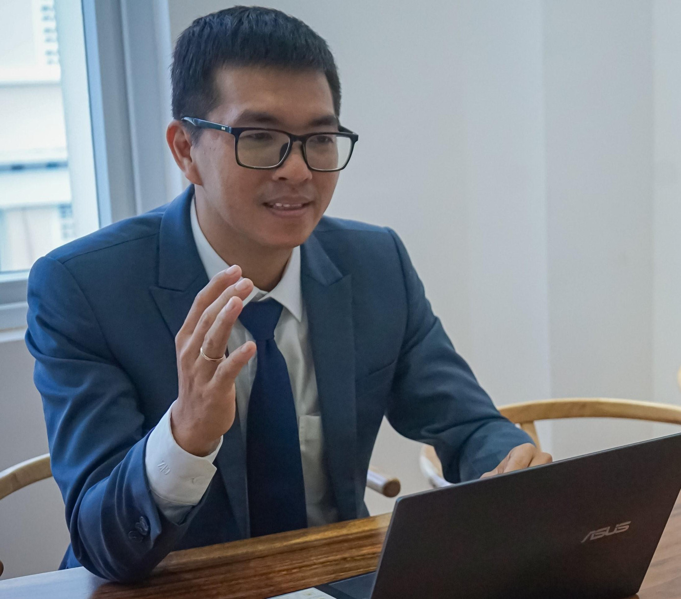 Luật sư Duy Anh (Hãng Luật A+) cảnh báo khung hình phạt đối với những người sản xuất và kinh doanh rượu không rõ nguồn gốc.