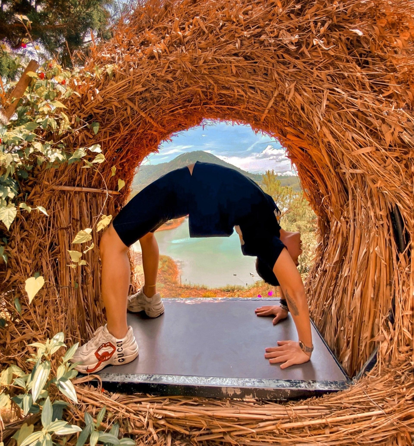 Hồng Nhã quan niệm, vẻ đẹp bền vững phải gắn liền với sức khỏe bản thân. Nhã luôn duy trì thói quen tập yoga mỗi ngày.