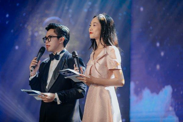 Mỹ Linh xuất sắc giành giải Á quân - Cuộc thi tìm kiếm tài năng MC Âm sắc. Mỹ Linh xuất sắc giành giải Á quân - Cuộc thi tìm kiếm tài năng MC Âm sắc.