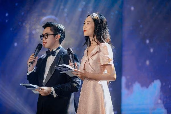 Mỹ Linh xuất sắc giành giải Á quân - Cuộc thi tìm kiếm tài năng MC Âm sắc.