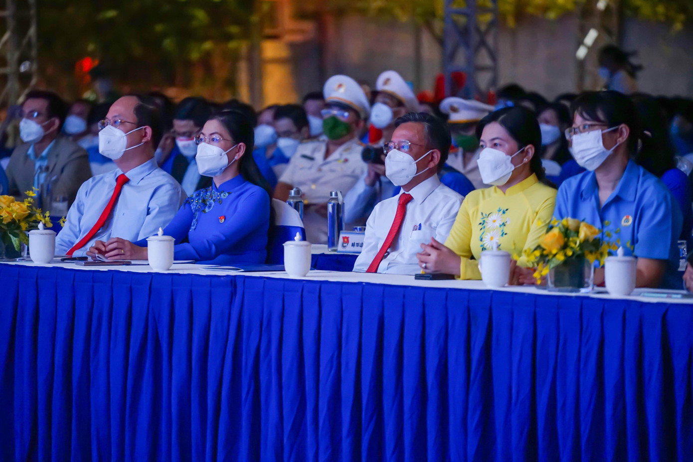 Và đại diện gia đình Anh hùng Lực lượng vũ trang nhân dân - Liệt sĩ Hồ Hảo Hớn, cùng đại diện các sở, ban, ngành tại TP. HCM.