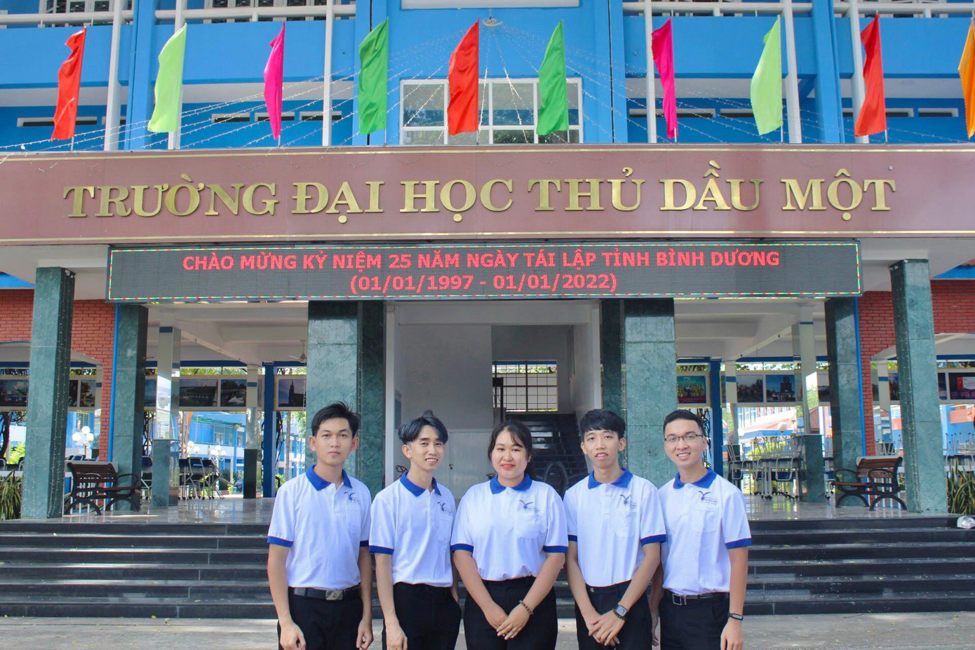 Các thành viên thực hiện dự án.