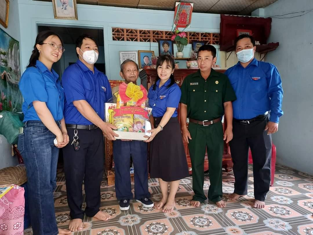 Ngoài việc khám bệnh, cấp phát thuốc cho người dân, Ngày hội còn tổ chức các đoàn thăm và tặng quà các gia đình có công với cách mạng. Ngoài ra, Ngày hội còn tổ chức các buổi nói chuyện chuyên đề nâng cao ý thức giữ gìn sức khỏe cho các bạn trẻ.