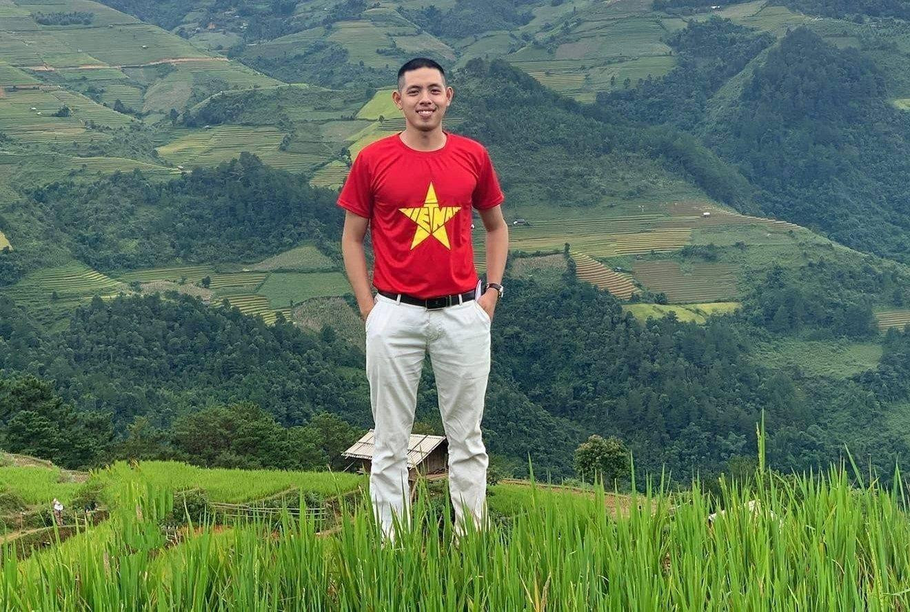 Phạm Đình Tứ - người thành lập trang du lịch “Cả nhà cùng đi”. Phạm Đình Tứ - người thành lập trang du lịch “Cả nhà cùng đi”.