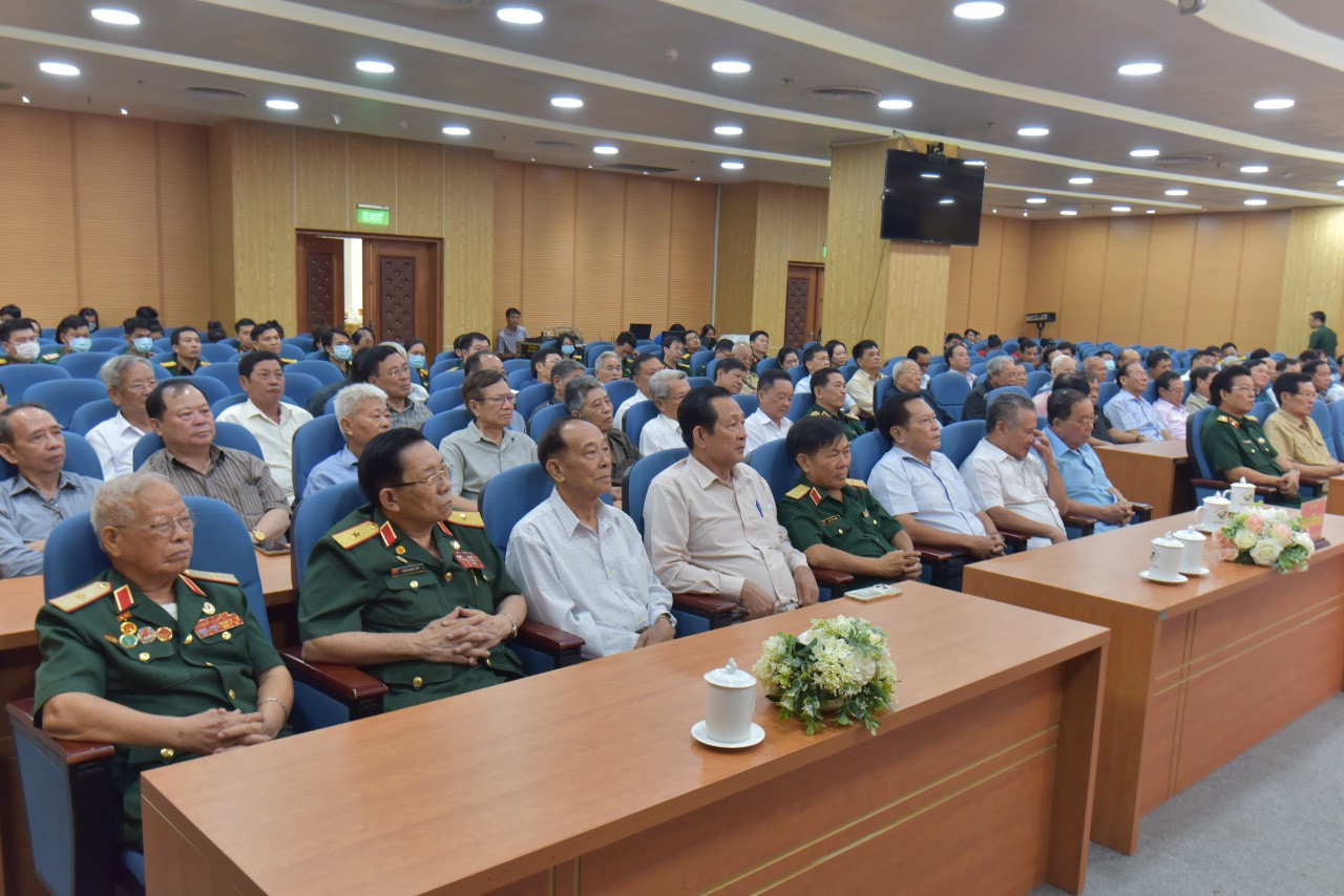 Hơn 80 tướng lĩnh đã nghỉ hưu ở khu vực TP. HCM và các tỉnh phía Nam đã đến dự buổi gặp mặt.