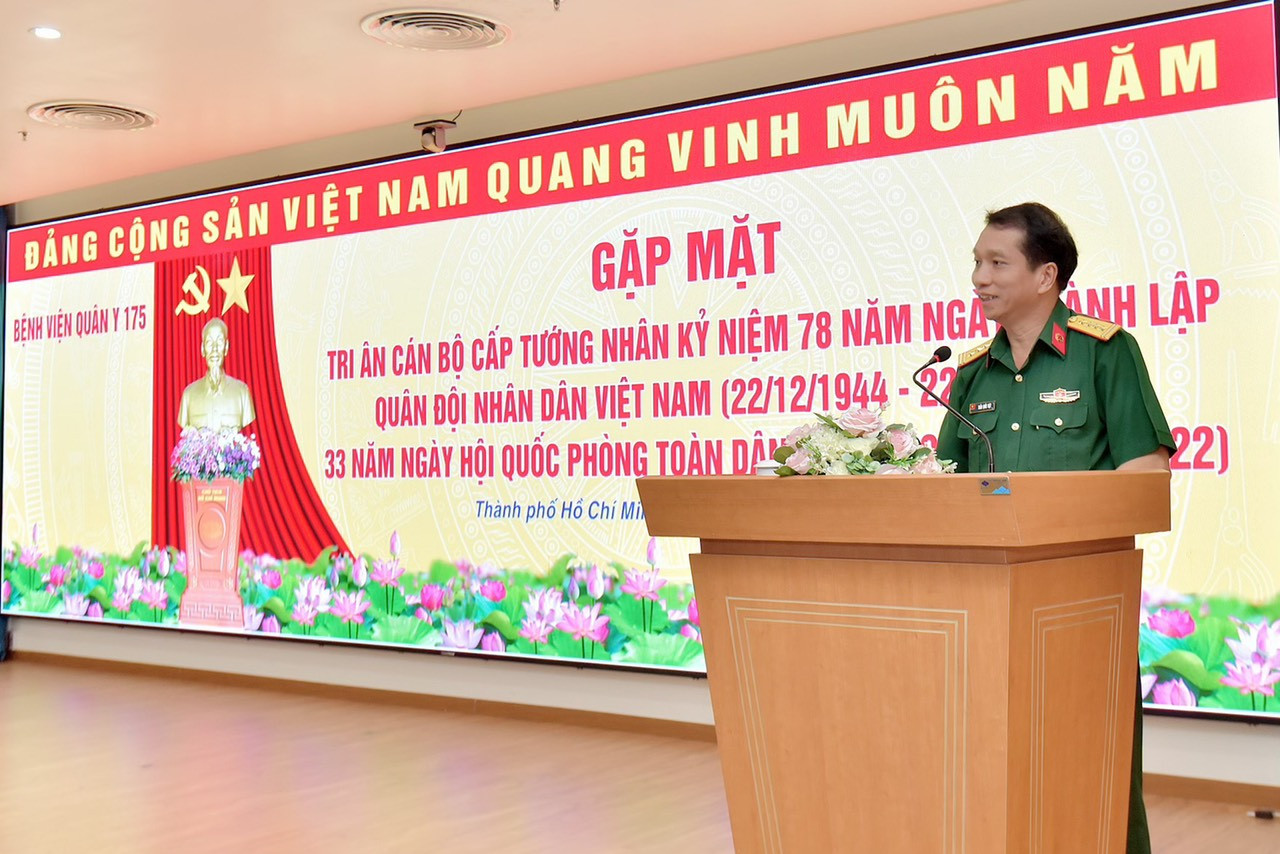 Đại tá, Tiến sĩ Trần Quốc Việt - Bí thư Đảng ủy, Giám đốc Bệnh viện Quân y 175 giới thiệu một số kết quả hoạt động chính của bệnh viện trong những năm gần đây.