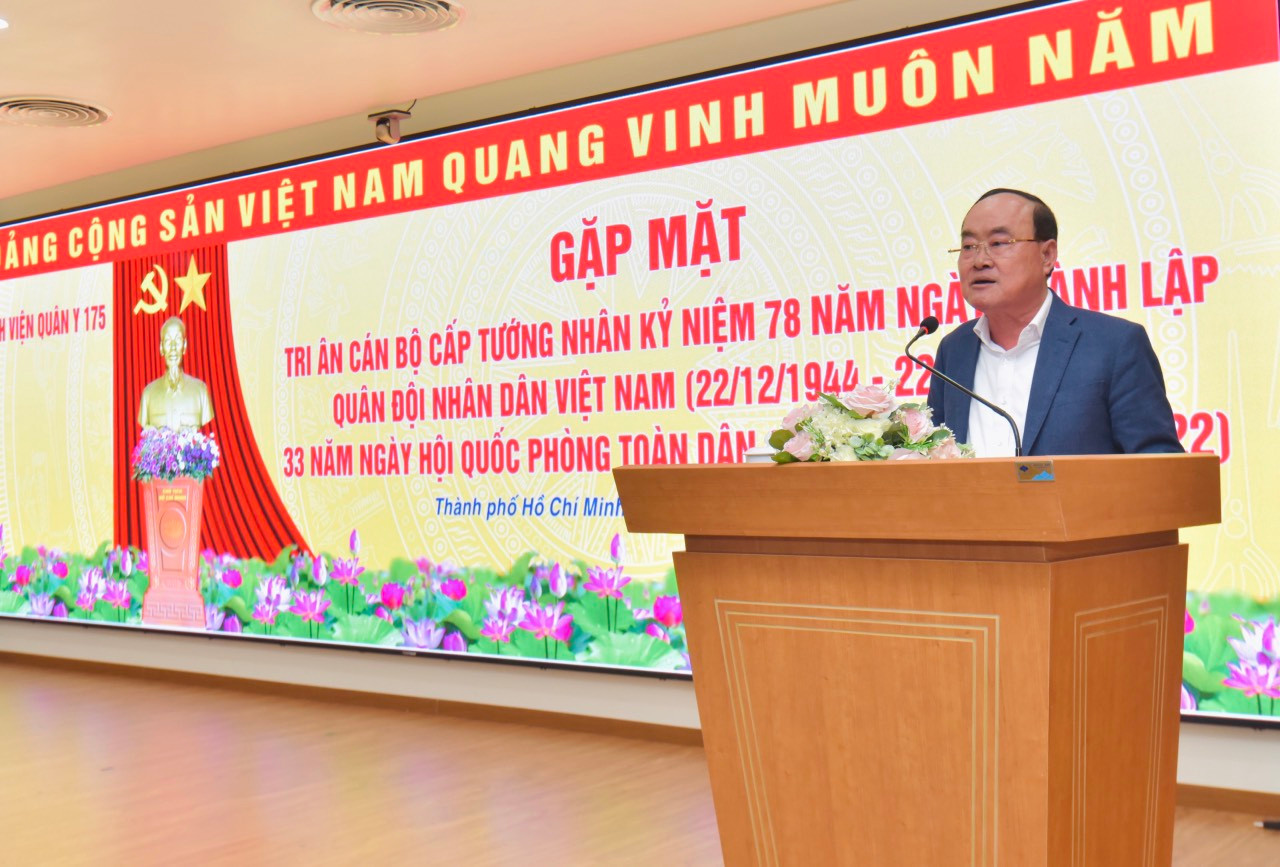 Thượng tướng Trần Đơn - Nguyên Ủy viên T.Ư Đảng, Nguyên Ủy viên Thường vụ Quân ủy T.Ư, Nguyên Thứ trưởng Bộ Quốc phòng bày tỏ niềm vui mừng và tự hào trước sự phát triển vượt bậc của Bệnh viện Quân y 175.