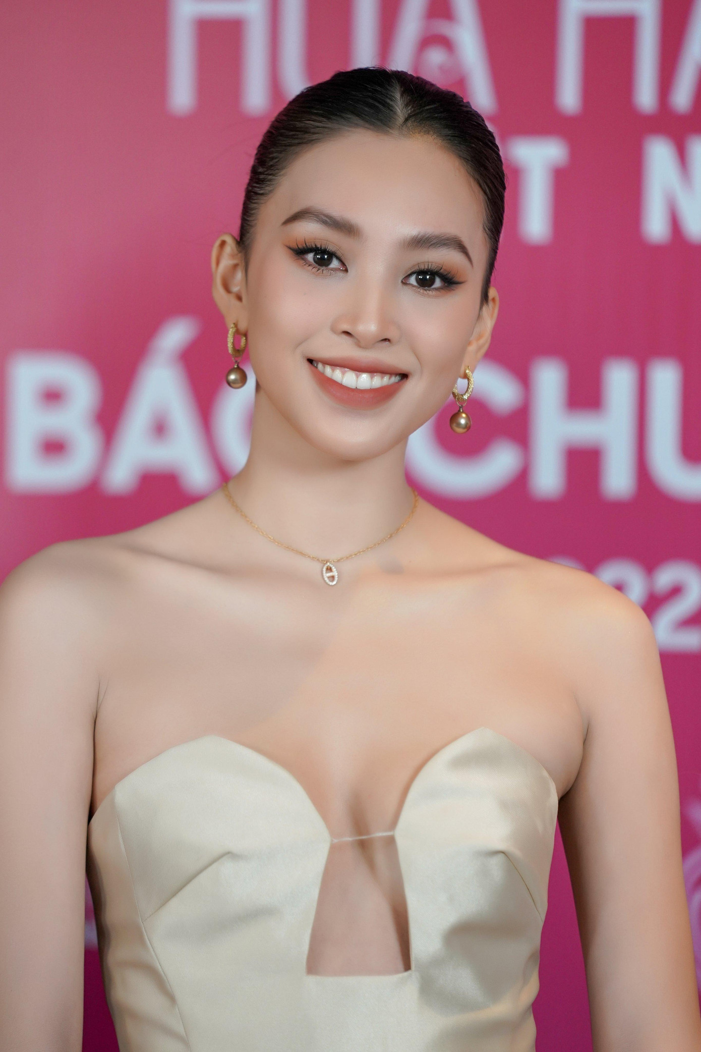 Kể từ thời điểm đăng quang, nhan sắc của Hoa hậu Tiểu Vy ngày càng thăng hạng. Kể từ thời điểm đăng quang, nhan sắc của Hoa hậu Tiểu Vy ngày càng thăng hạng.