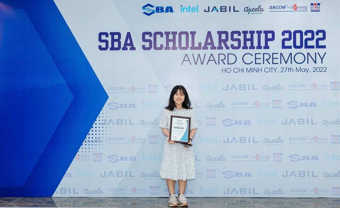 Mai Anh luôn giành thành tích cao trong học tập. Mai Anh luôn giành thành tích cao trong học tập.