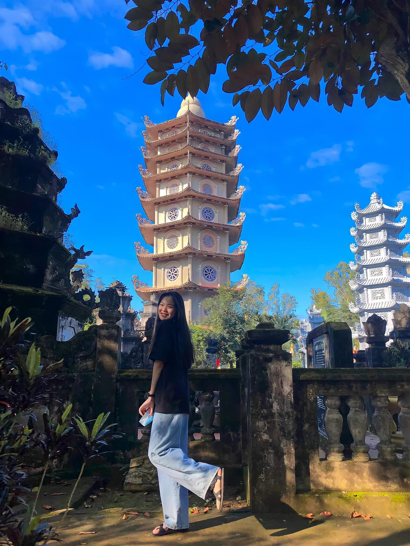 Bầu không khí Tết Nguyên Đán khiến Phonelouy cảm thấy hạnh phúc và vơi bớt nỗi nhớ nhà. Bầu không khí Tết Nguyên Đán khiến Phonelouy cảm thấy hạnh phúc và vơi bớt nỗi nhớ nhà.