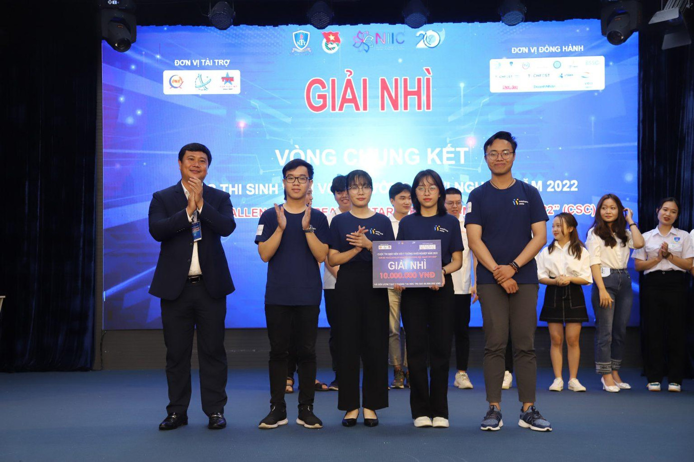 2 giải Nhì thuộc về đội BIO NONATECH (trường ĐH Nguyễn Tất Thành), với dự án &quot;Chế phẩm trừ sâu sinh học từ hạt mãng cầu xiêm&quot; và đội WE SHARE – CSC48 (trường ĐH KHTN, ĐHQG TP. HCM), với dự án &quot;Nền tảng gây quỹ bền vững từ các đơn hàng online&quot;.