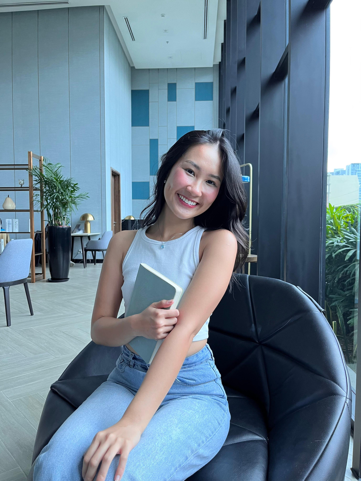 Uyên tìm thấy đam mê trong công việc sau khi ra trường. Uyên tìm thấy đam mê trong công việc sau khi ra trường.