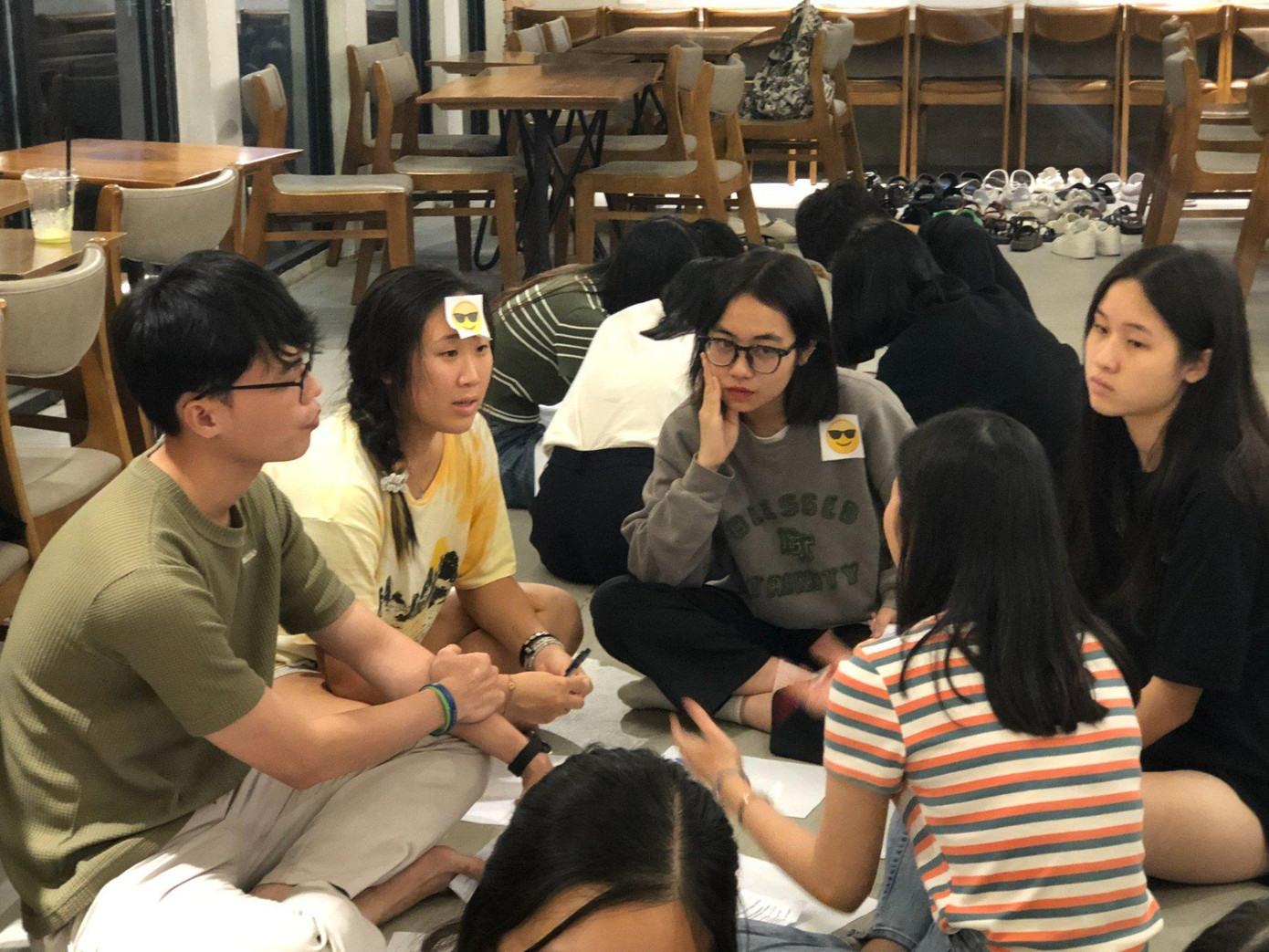 Buổi giao lưu tiếng Anh với những sinh viên đến từ Mỹ của HEPI. Buổi giao lưu tiếng Anh với những sinh viên đến từ Mỹ của HEPI.