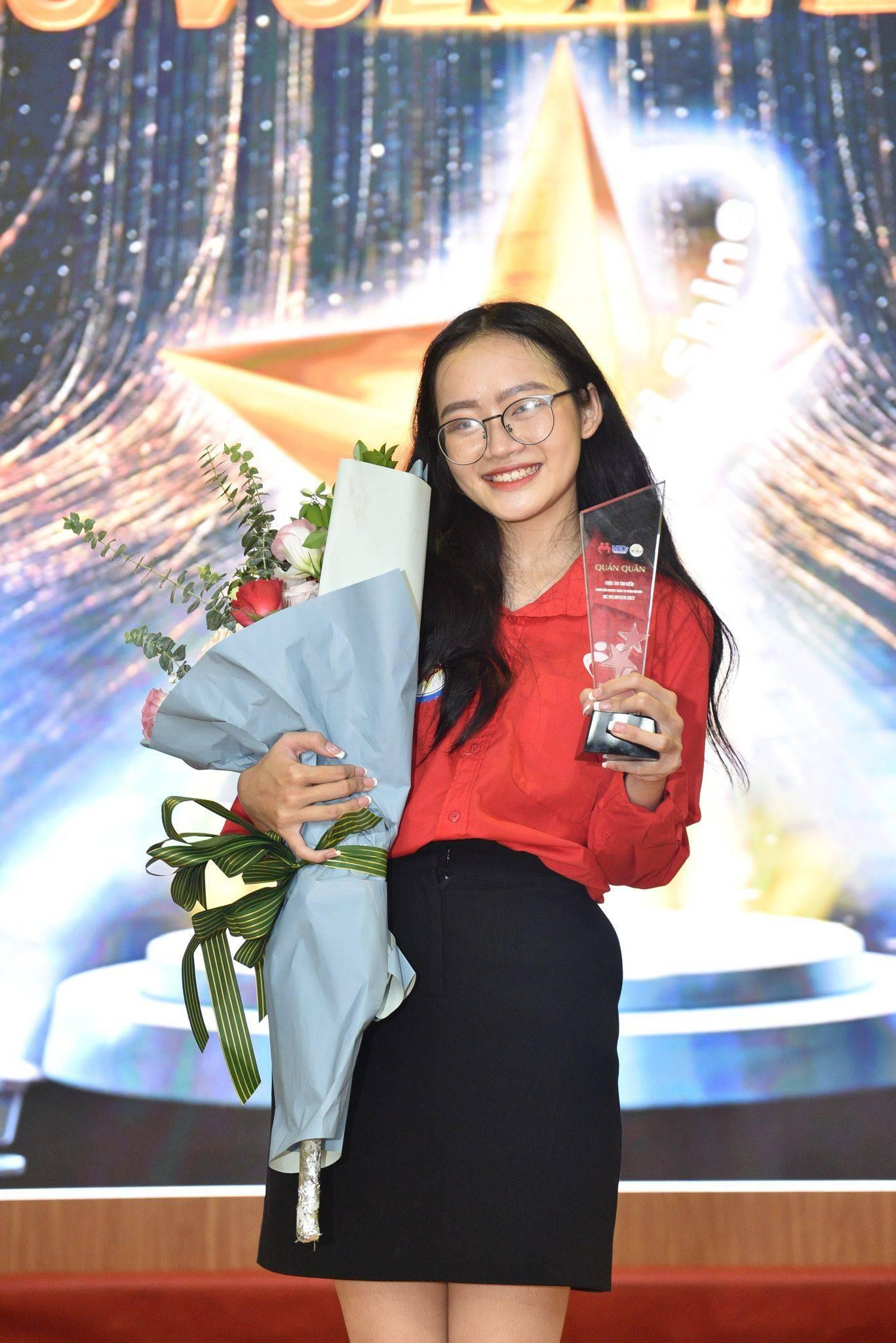 Yến Nhi – Quán quân tài năng của 'MC Volunteer 2022'. Yến Nhi – Quán quân tài năng của 'MC Volunteer 2022'.