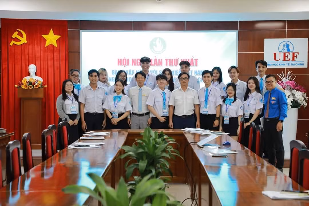 Ban Chấp hành Hội Sinh viên trường ĐH Kinh tế - Tài chính TP. HCM khóa I, nhiệm kỳ 2022 - 2023 ra mắt.