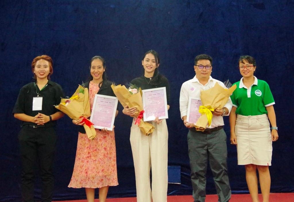 Các diễn giả tham gia chương trình. Các diễn giả tham gia chương trình.