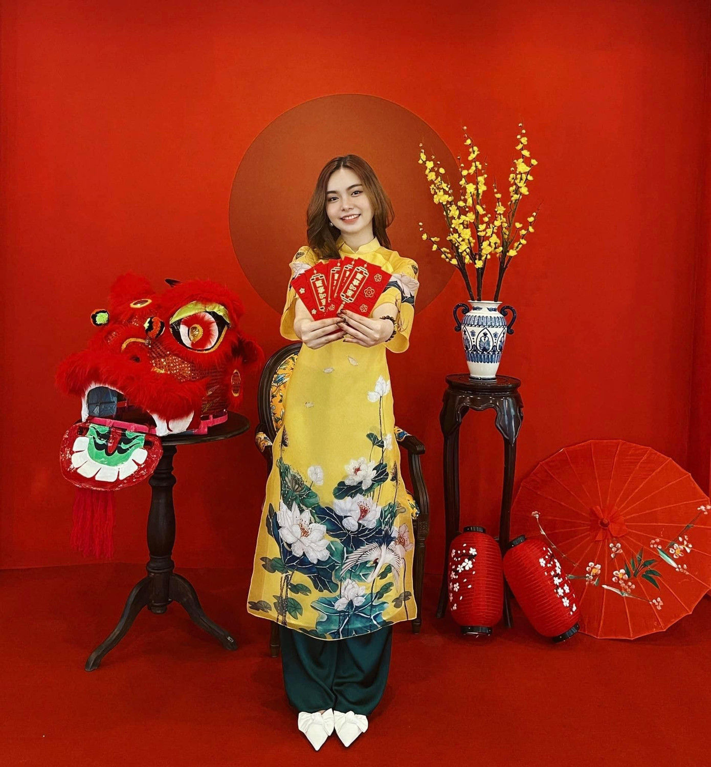 Sithongchanh Phonethita ấn tượng nhất về không khí sôi nổi và sự thân thiện, nhiệt tình của người dân trong dịp Tết Nguyên đán. Sithongchanh Phonethita ấn tượng nhất về không khí sôi nổi và sự thân thiện, nhiệt tình của người dân trong dịp Tết Nguyên đán.