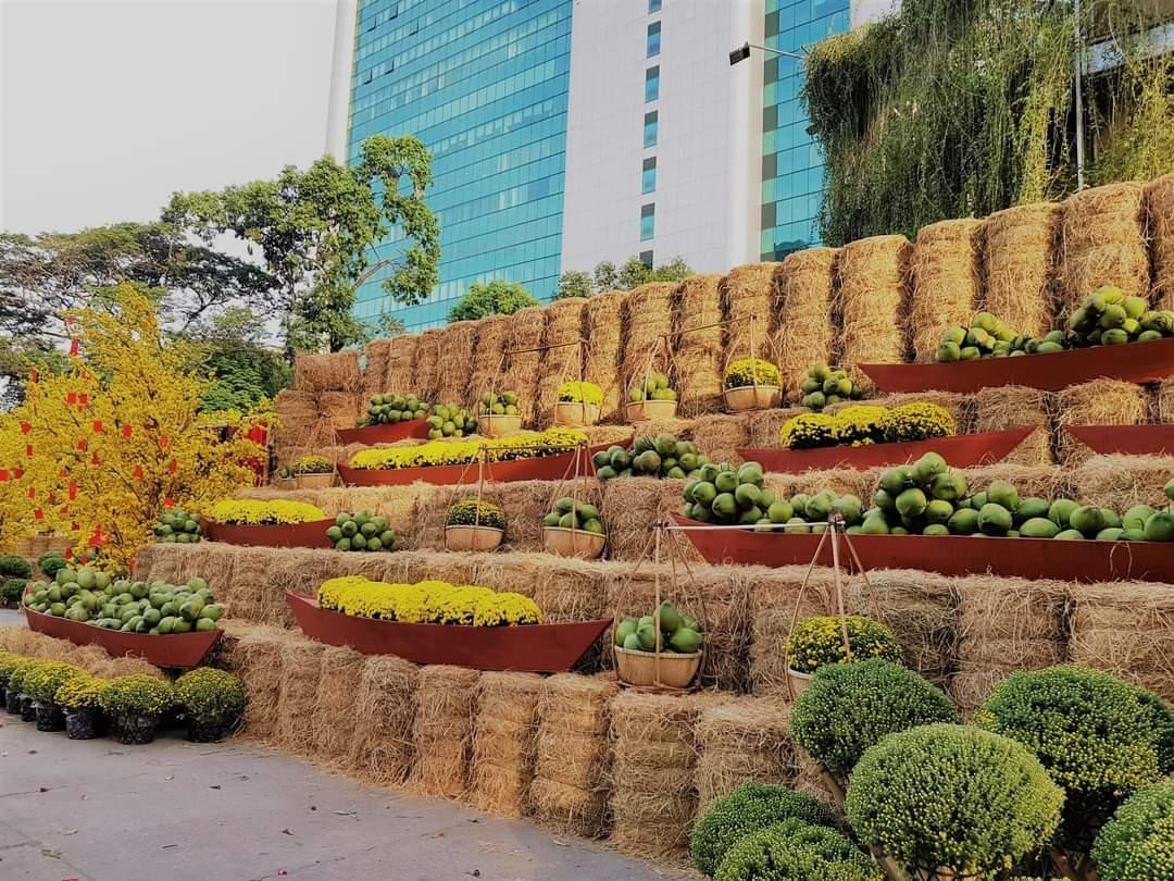 Mô hình mô hình chợ nổi trên sông miền Tây được tái hiện trong Lễ hội Tết Việt.