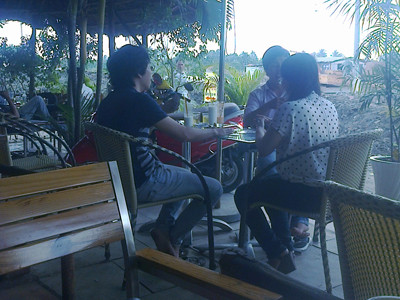 “Học nhóm” ở quán cà phê