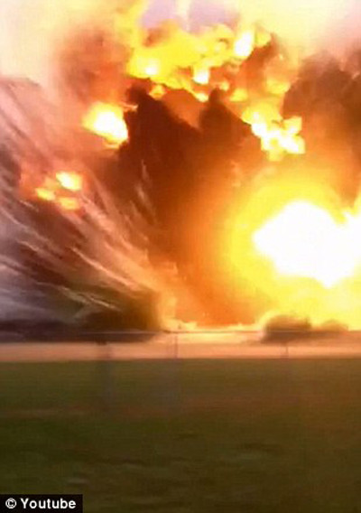 Quả cầu lửa và đám mây khói bụi do vụ nổ gây ra được ví như bom nguyên tử nổ. Ảnh: ABC News