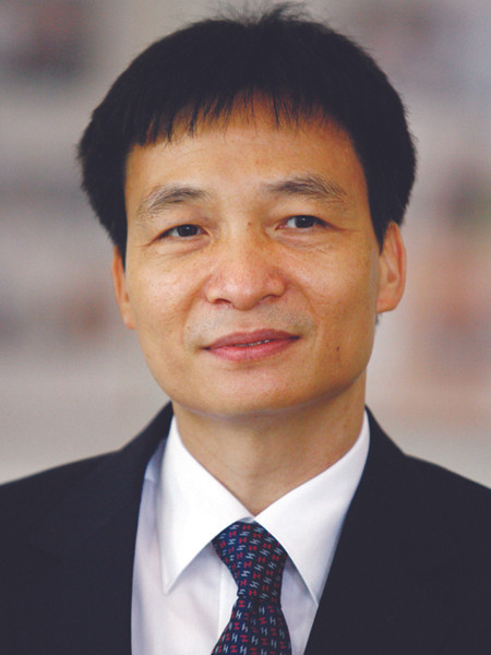 Bộ trưởng, Chủ nhiệm Văn phòng Chính phủ Vũ Đức Đam (48 tuổi), quê Hải Dương, Tiến sĩ, chuyên môn nghiệp vụ: Kinh tế, Luật, Điện tử - tin học, Ủy viên Trung ương Đảng. Tổng Thanh tra Chính phủ Huỳnh Phong Tranh (56 tuổi), quê Hậu Giang, cử nhân (kinh tế), Ủy viên Trung ương Đảng. Bộ trưởng, Chủ nhiệm Văn phòng Chính phủ Vũ Đức Đam (48 tuổi), quê Hải Dương, Tiến sĩ, chuyên môn nghiệp vụ: Kinh tế, Luật, Điện tử - tin học, Ủy viên Trung ương Đảng