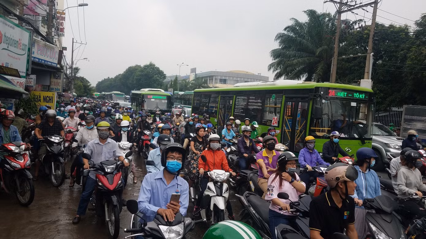 Thu phí ô tô vào trung tâm TPHCM: Chuyên gia nói gì? ảnh 3
