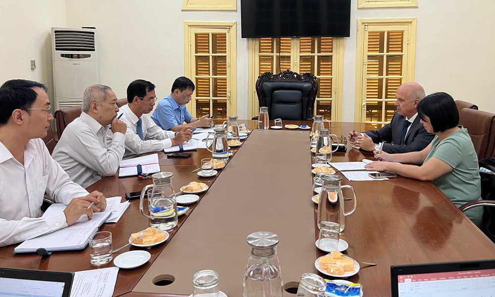 Lãnh đạo BHXH Việt Nam trao đổi với chuyên gia IMF về các chương trình hỗ trợ thời gian tới.