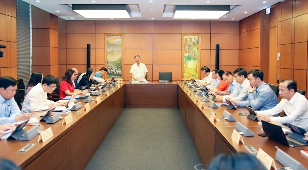 Đại biểu Quốc hội thảo luận tại tổ Dự án Luật BHXH sửa đổi.