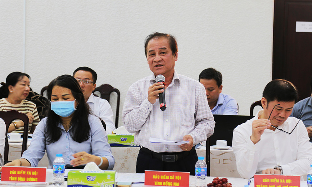 Ông Phạm Minh Thành- Giám đốc BHXH tỉnh Đồng Nai báo cáo tại buổi làm việc