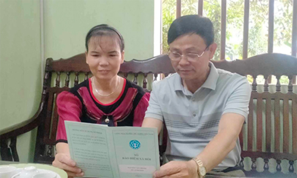 Ông Nguyễn Văn Thang lặng lẽ đăng ký và đóng BHXH tự nguyện cho cả 2 vợ chồng từ năm 2008 tới nay.