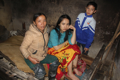 Xót xa cậu bé học giỏi lên xã xin quan tài về chôn cất cha ảnh 4