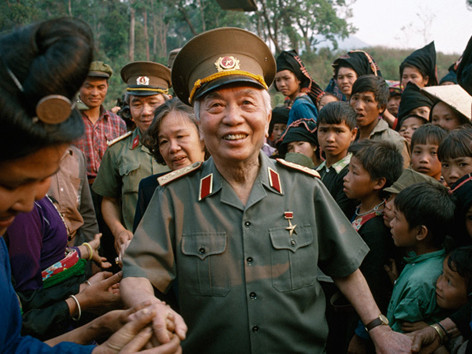 Đại tướng Võ Nguyên Giáp trở lại thăm Điện Biên Phủ tháng 4/1994. Đại tướng Võ Nguyên Giáp trở lại thăm Điện Biên Phủ tháng 4/1994