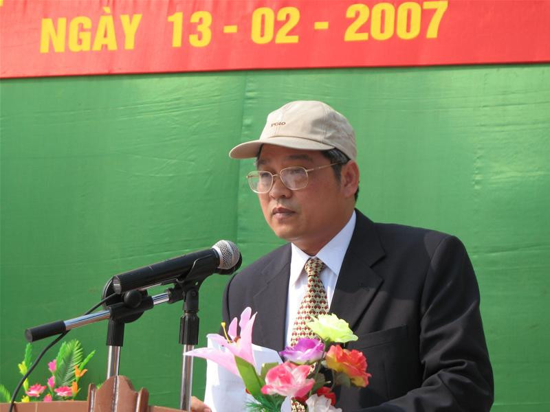 Đồng chí Tòng Thị Phóng- Bí thư TW Đảng: “Tôi hoan nghênh cuộc vận động xây cầu Chôm Lôm của báo Tiền phong”. Tổng Biên tập Dương Xuân Nam: “Xin cảm ơn các nhà hảo tâm, bạn đọc trong và ngoài nước đã ủng hộ cuộc vận động của báo. Cảm ơn lãnh đạo Tỉnh uỷ, UBND tỉnh, Đài PTTH và Tỉnh Đoàn Nghệ An đã hỗ trợ tích cực để dự án cầu Chôm Lôm sớm được khởi động”. Chủ tịch tỉnh Phan Đình Trạc: “Chúng ta đã biến đau thương thành hành động thiết thực”. Người dân Lạng Khê đón nhận tin xây cầu. Trong nay mai, các em học sinh ở bên kia bến Chôm Lôm không còn phải “qua sông luỵ đò”. Những nhát xẻng đầu tiên khai phá con đường mới ở Lạng Khê. Địa điểm xây dựng cầu Chôm Lôm