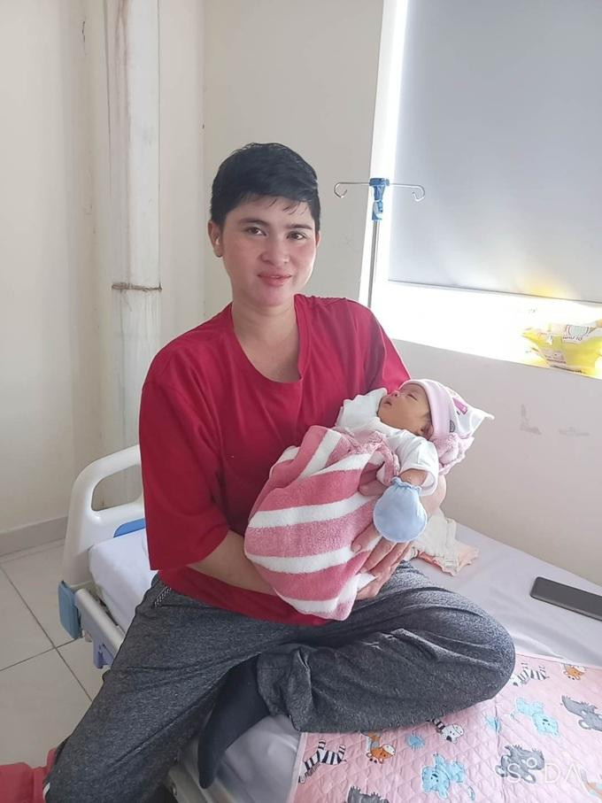 Công Phượng nói vui với vợ rằng anh chỉ sinh một đứa vì sợ cảm giác đau đẻ (Ảnh: Nhân vật cung cấp).