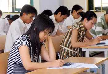 Các thí sinh làm bài thi đại học. Ảnh minh họa trên Internet. Các thí sinh làm bài thi đại học. Ảnh minh họa trên Internet