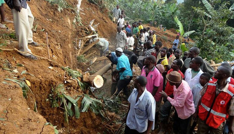 Nỗ lực tìm kiếm những người xấu số