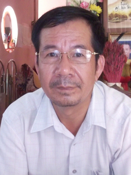 Thầy giáo Nguyễn Sỹ Hồ tại nhà . Thầy giáo Nguyễn Sỹ Hồ tại nhà