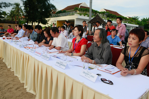 Không dễ cho Ban giám khảo chọn ra Người đẹp biển