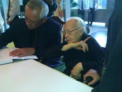 Phu nhân cố Tổng Bí thư Nguyễn Văn Linh đến viếng Đại tướng Võ Nguyên Giáp. Phu nhân cố