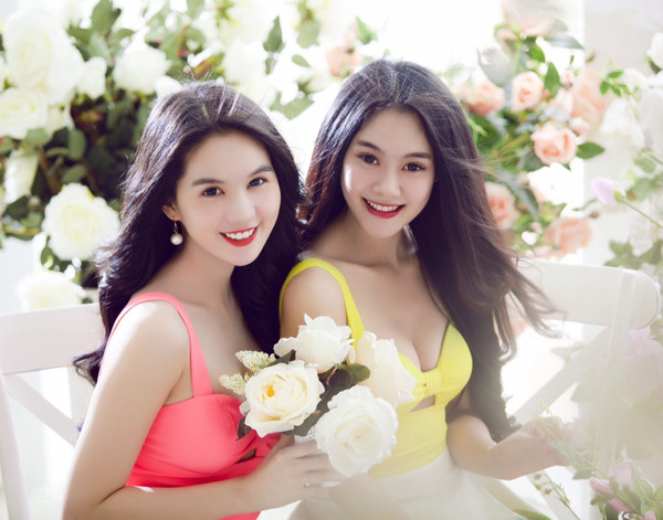 Ngọc Trinh, Linh Chi mặc váy đôi, đọ vòng 1 bốc lửa ảnh 2